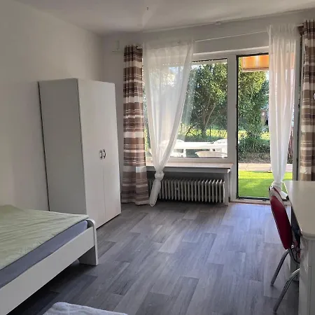 Mit Garten In 公寓 *